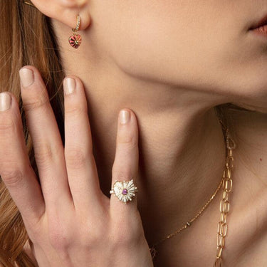 خاتم ميلا هارت، مينا أبيض