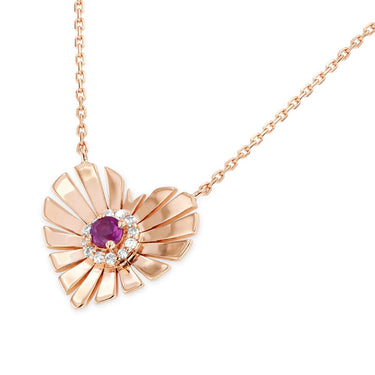 قلادة قلب ذهبية